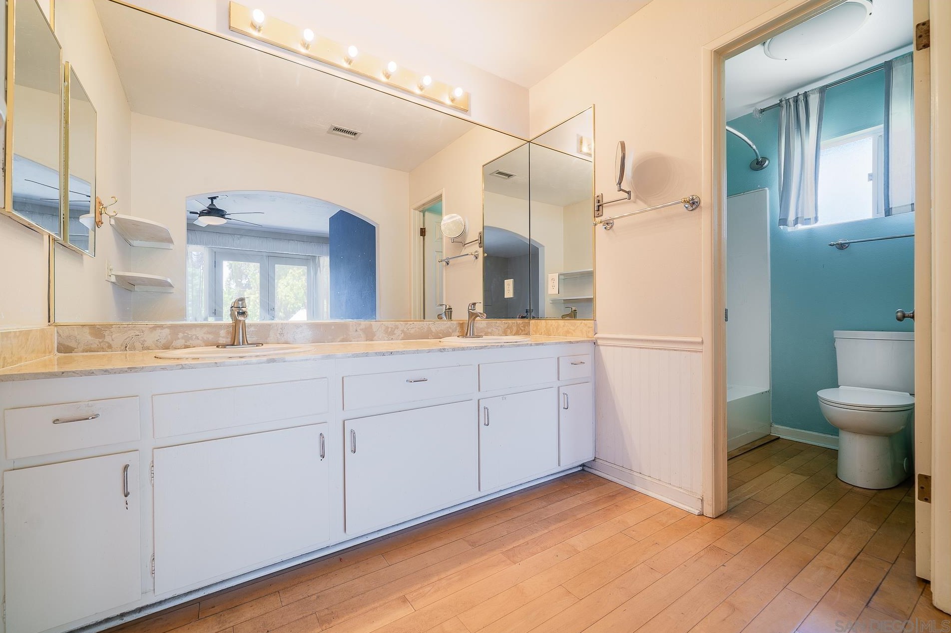 1155 Lita Ln, Vista CA  92084-7235 exterior