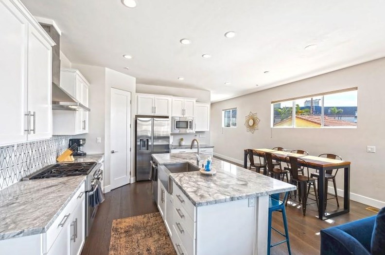 4025 Morrell St, San Diego CA 92109-4641 exterior