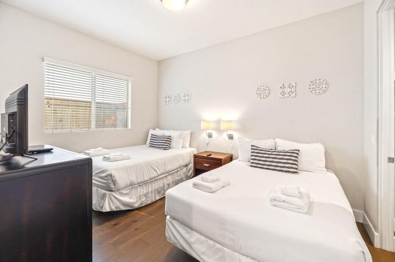 4025 Morrell St, San Diego CA 92109-4641 exterior