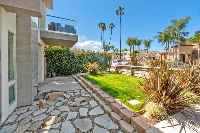 4025 Morrell St, San Diego CA 92109-4641 exterior