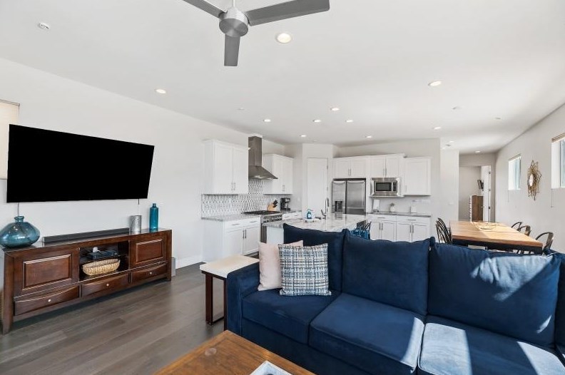 4025 Morrell St, San Diego CA 92109-4641 exterior