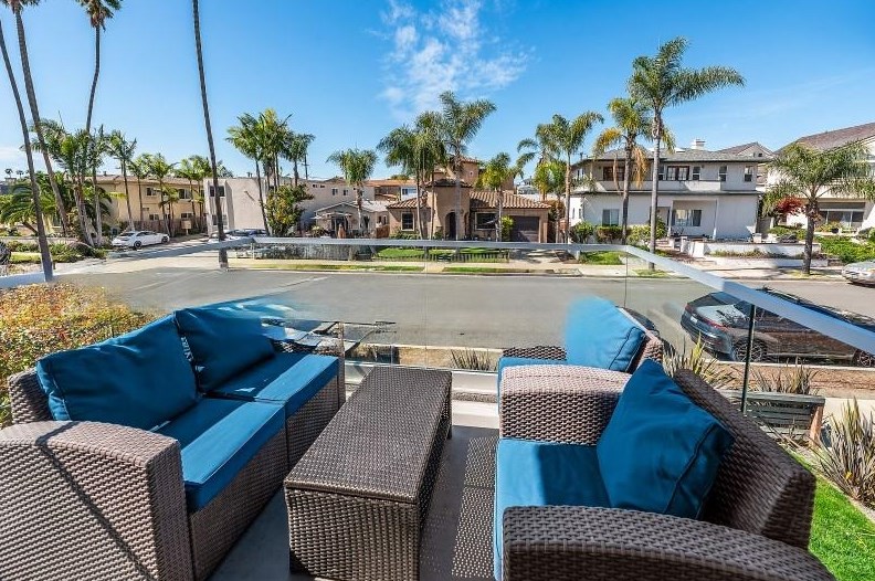 4025 Morrell St, San Diego CA 92109-4641 exterior