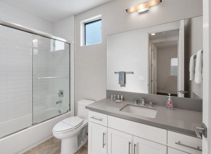 4025 Morrell St, San Diego CA 92109-4641 exterior