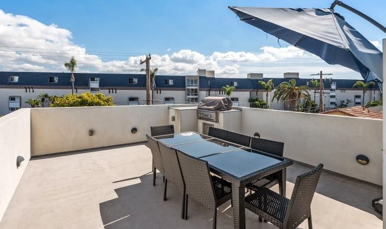 4025 Morrell St, San Diego CA 92109-4641 exterior