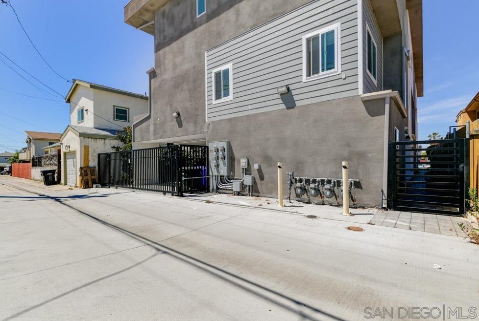 3737 31 St, San Diego CA 92104-3721 exterior