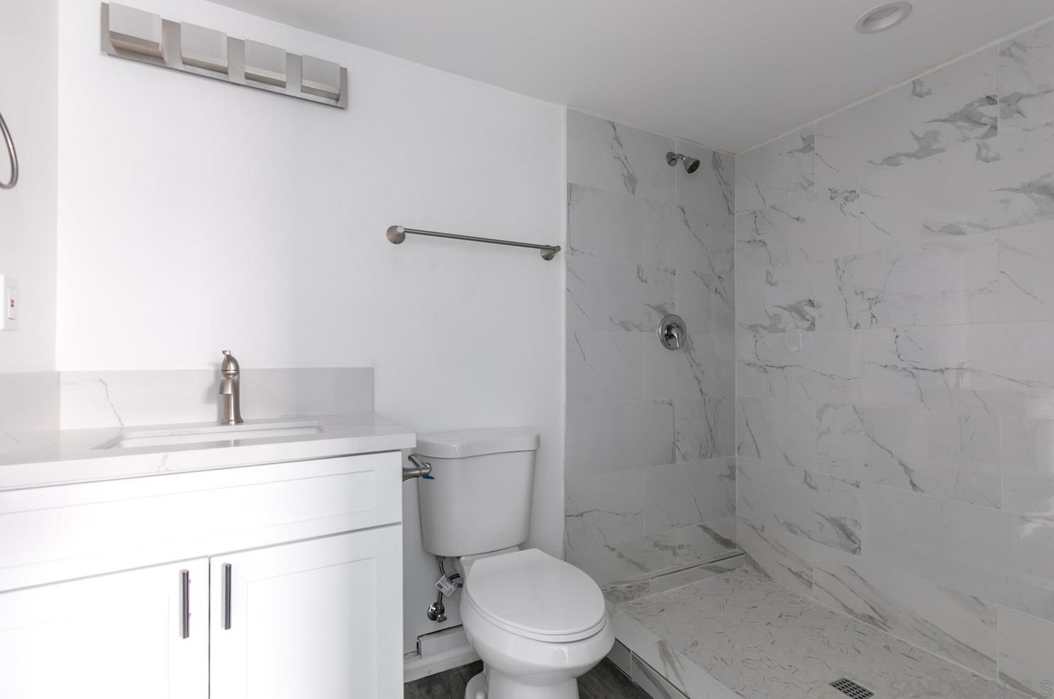 2053 Chatsworth Blvd, San Diego CA 92107-2738 exterior