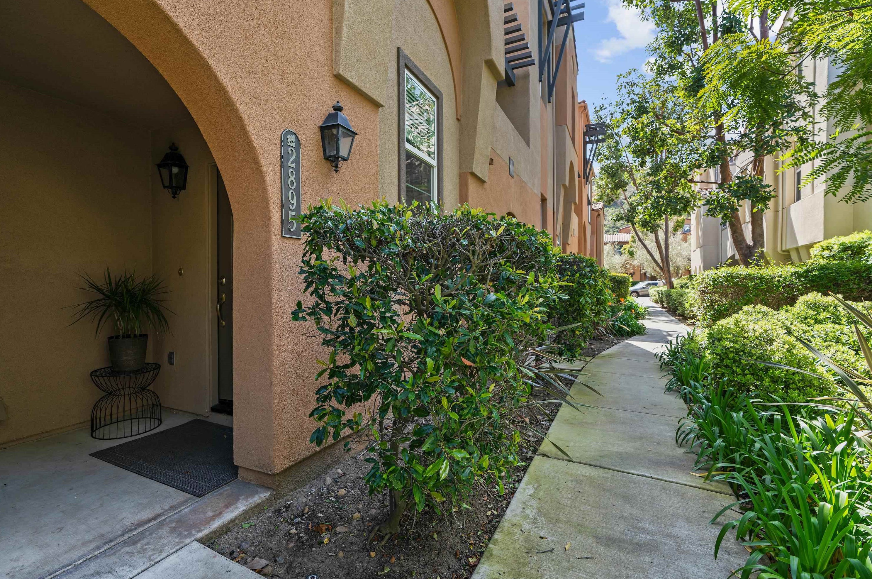2895 Escala Cir, San Diego CA  92108-6724 exterior