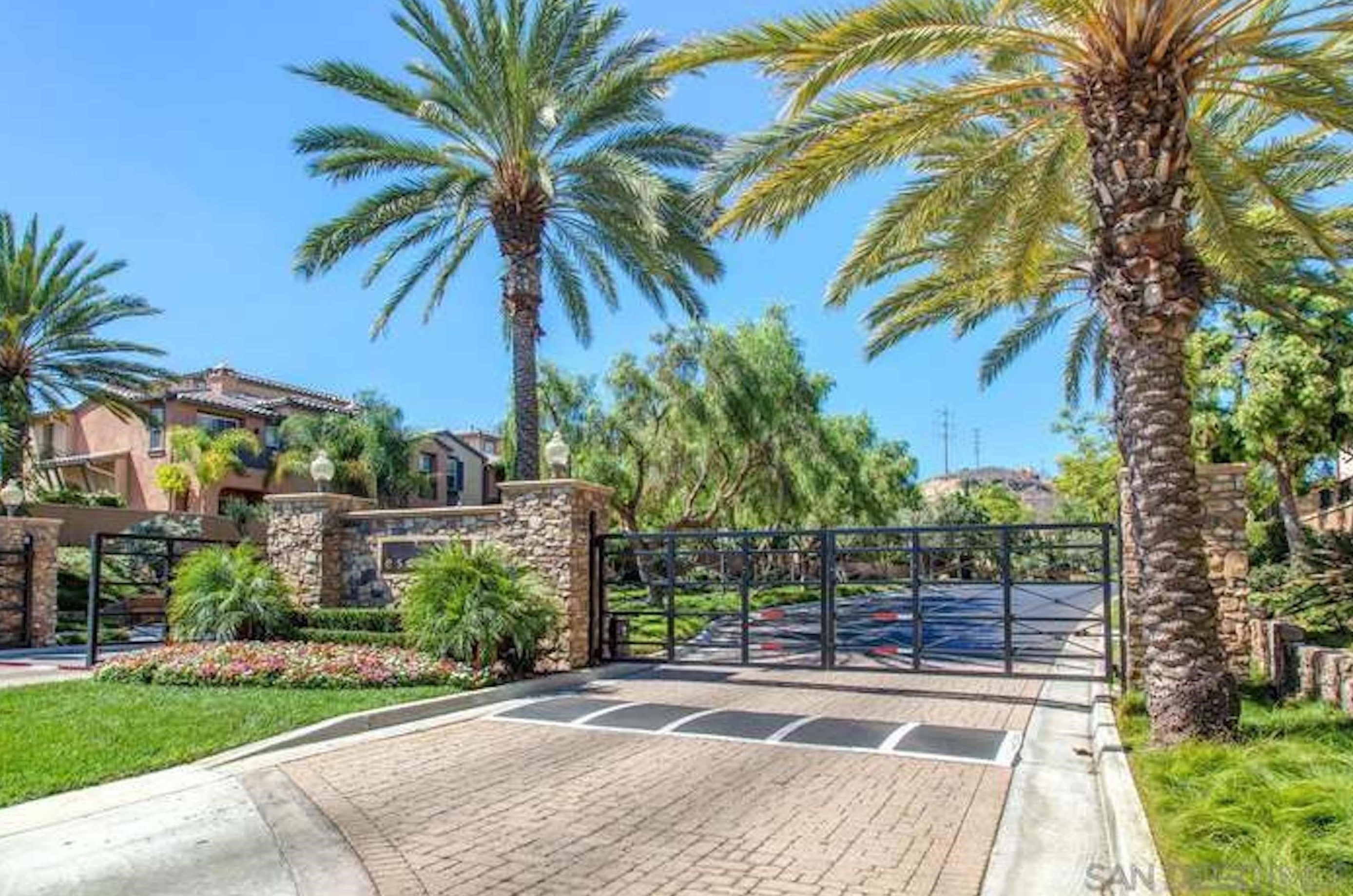 2895 Escala Cir, San Diego CA  92108-6724 exterior