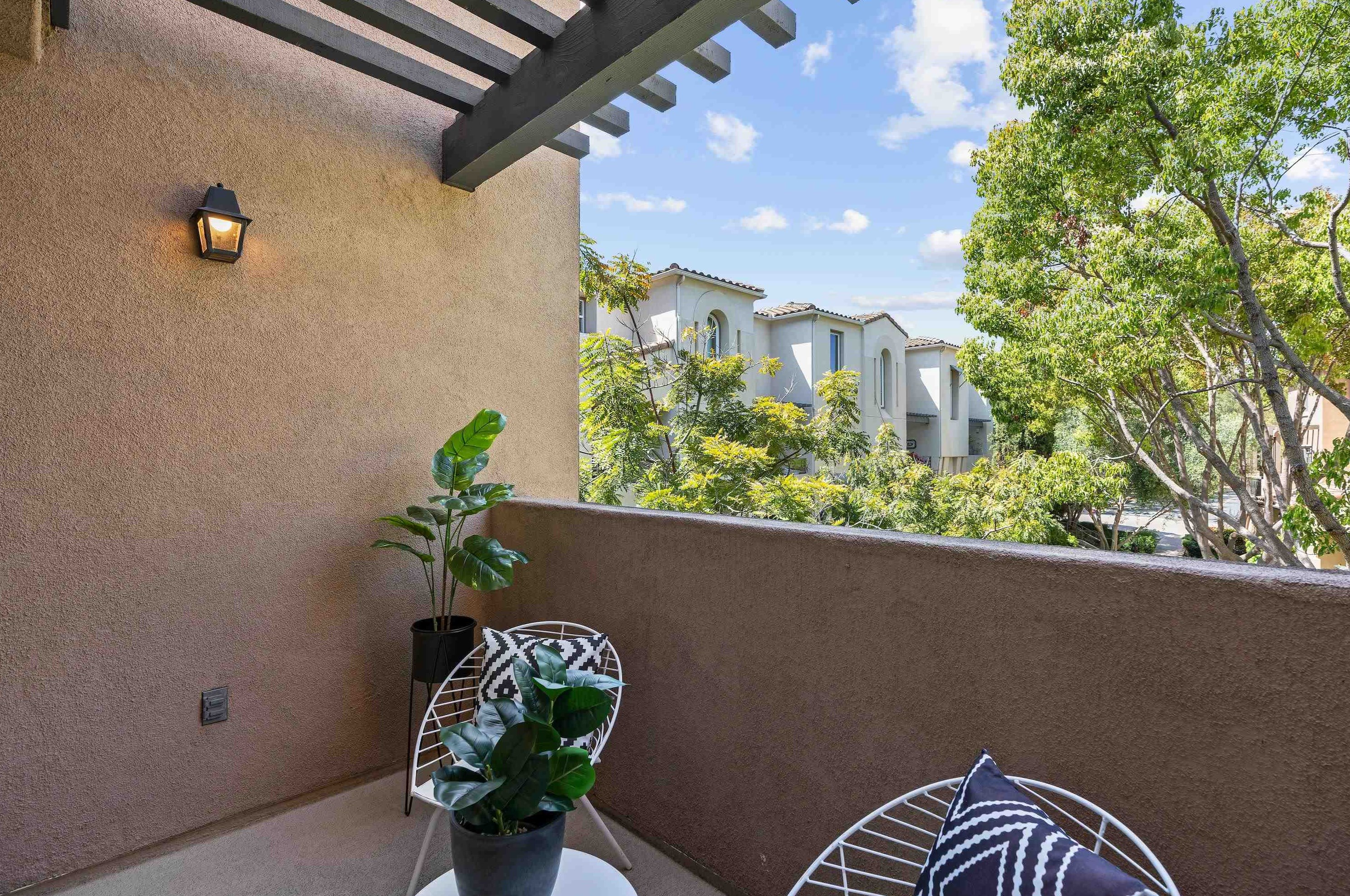 2895 Escala Cir, San Diego CA  92108-6724 exterior