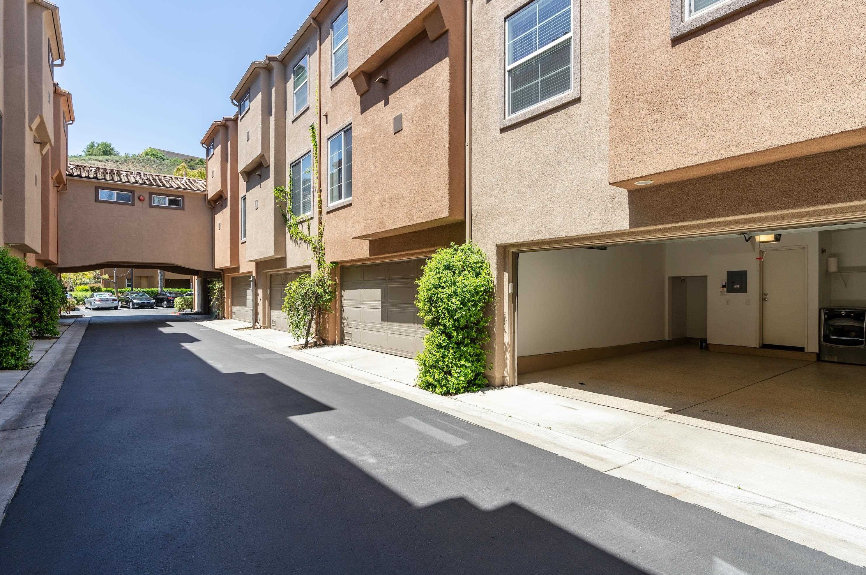 2895 Escala Cir, San Diego CA  92108-6724 exterior