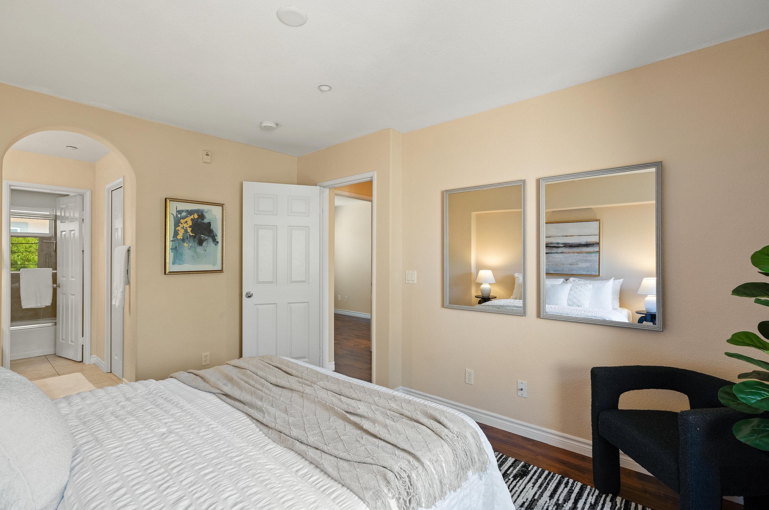 2895 Escala Cir, San Diego CA  92108-6724 exterior