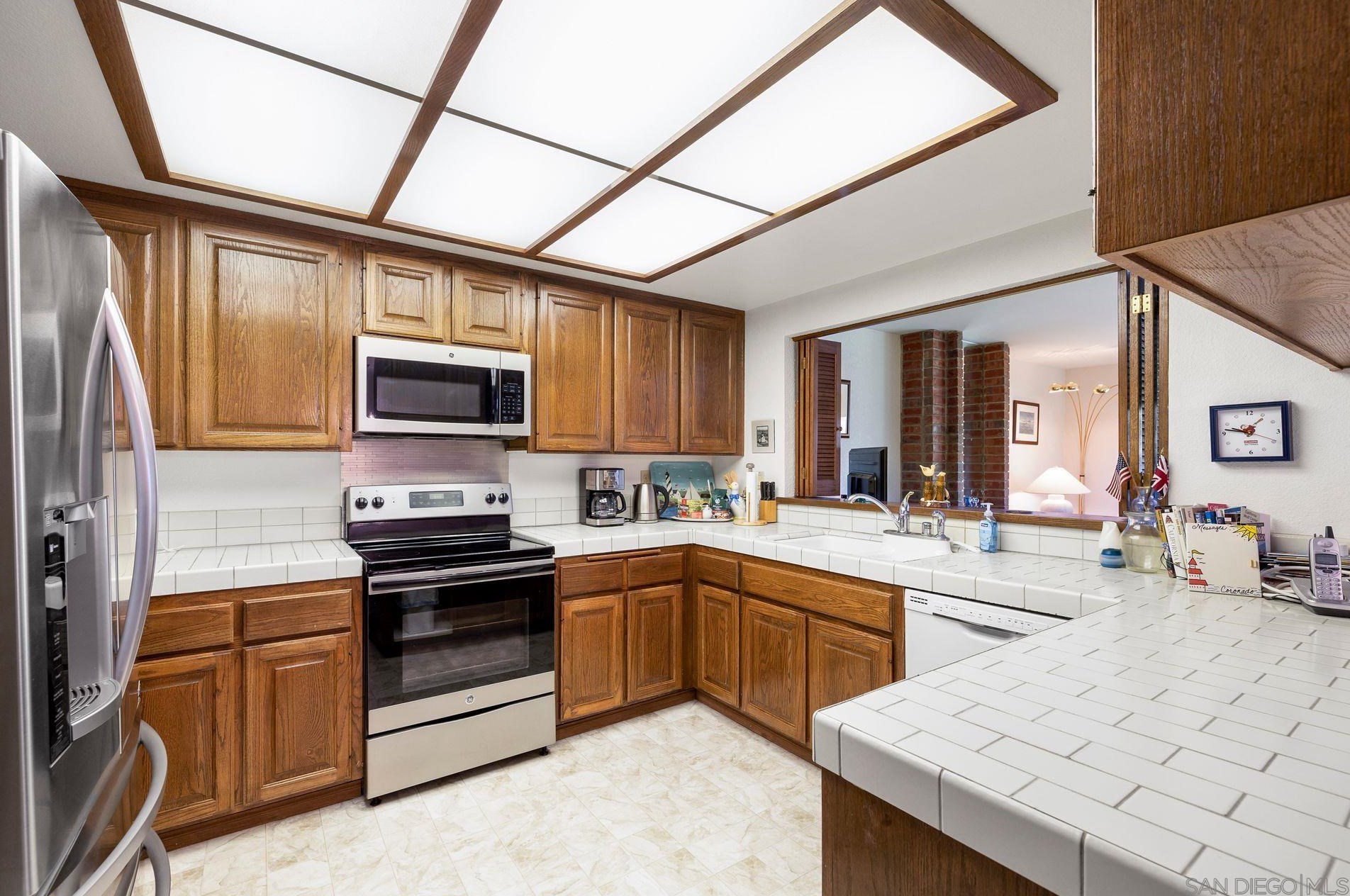 79 Montego Ct, San Diego CA 92118-3252 exterior