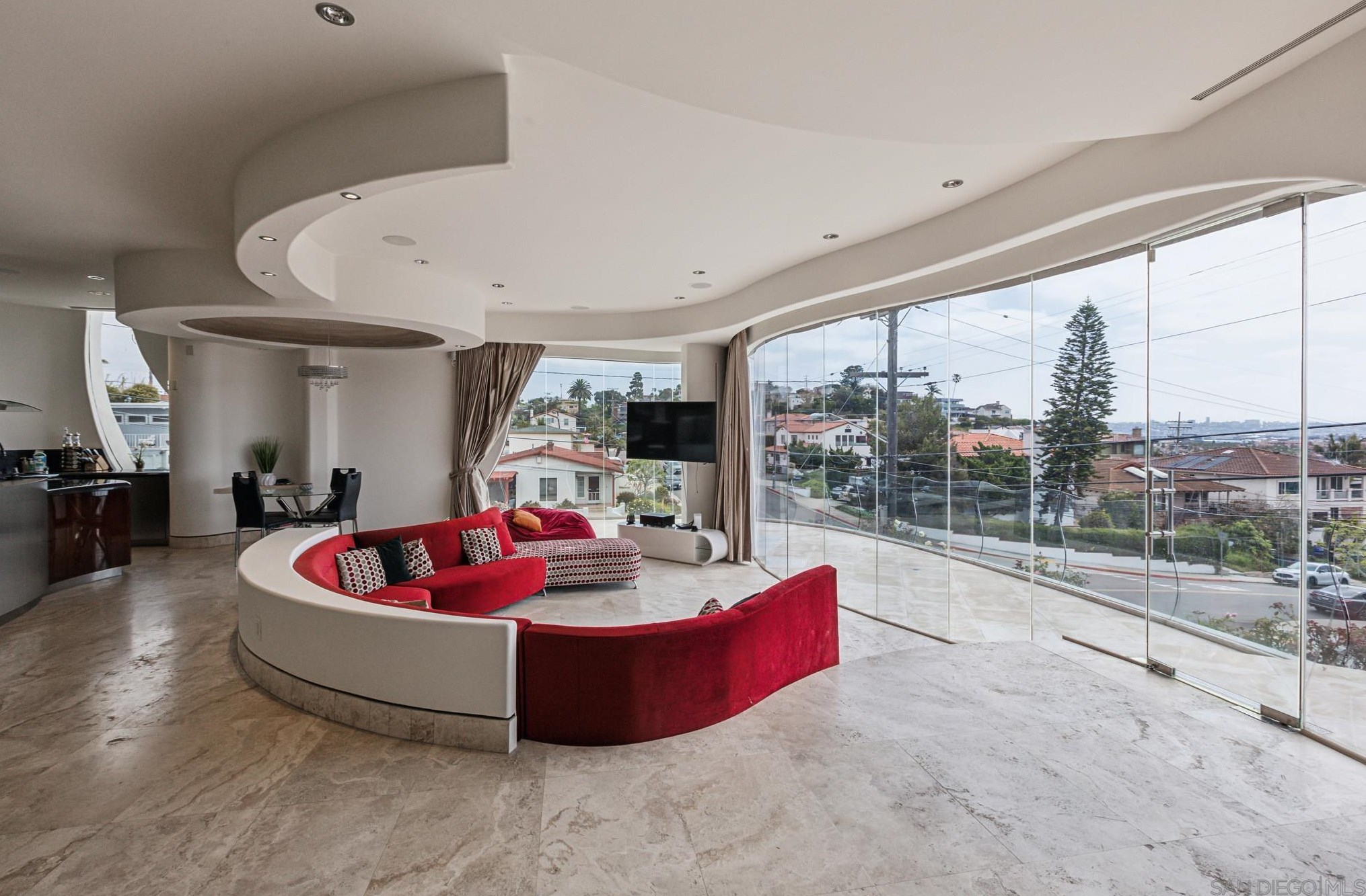 1676 Plum St, San Diego CA  92106-2158 exterior