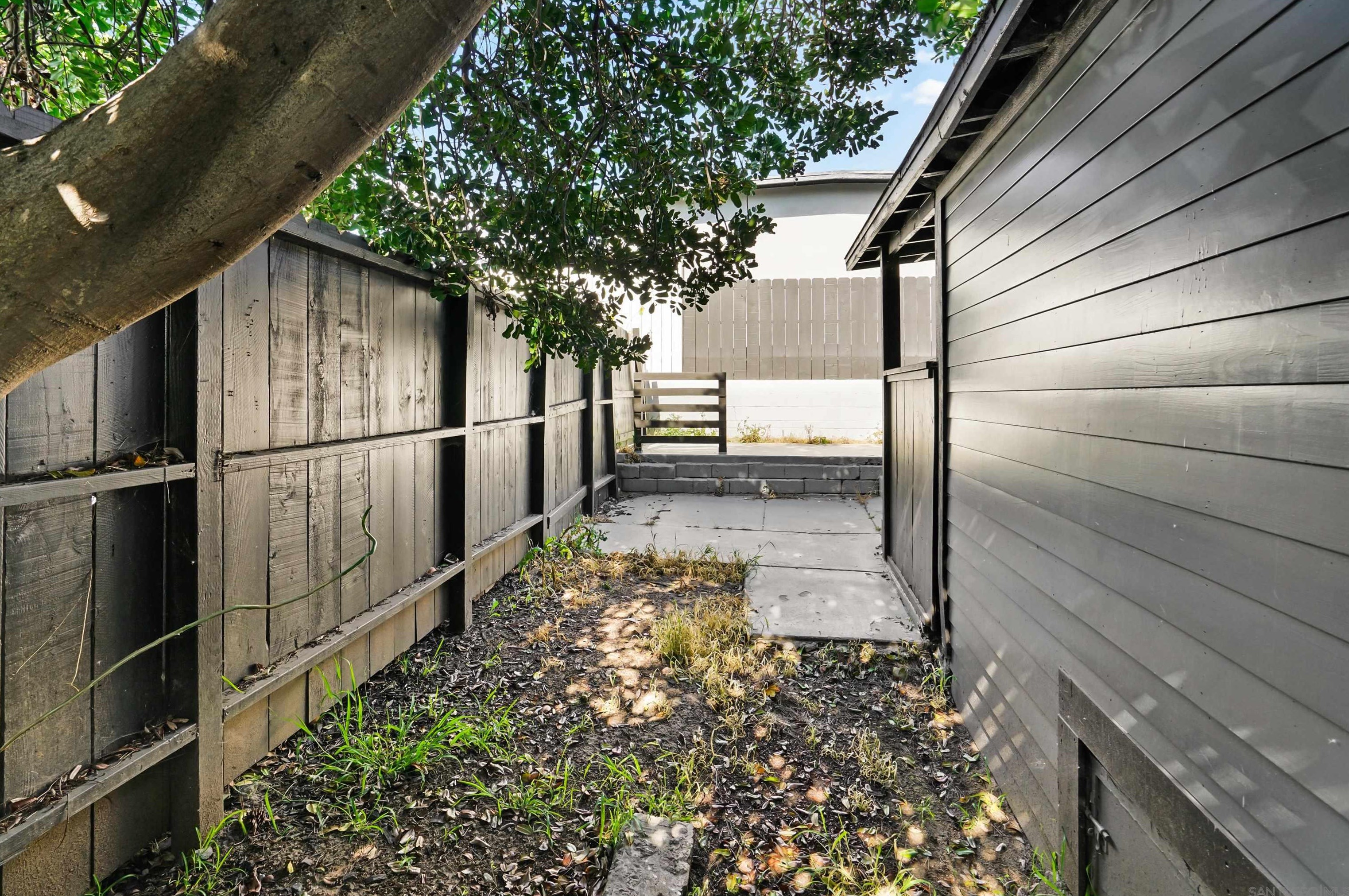 2743 Ridgeway Dr, National City CA  91950-7738 exterior