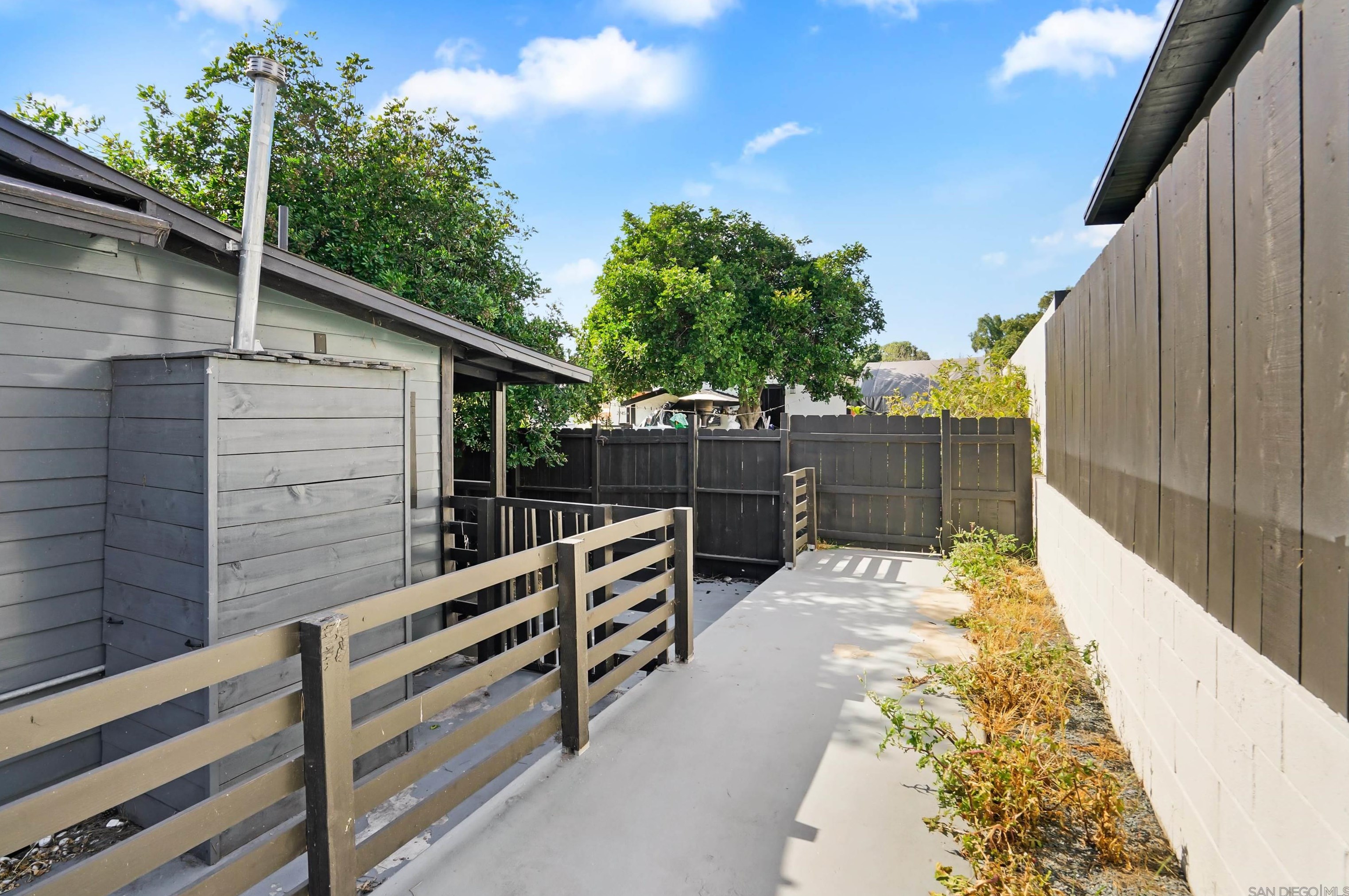 2743 Ridgeway Dr, National City CA  91950-7738 exterior