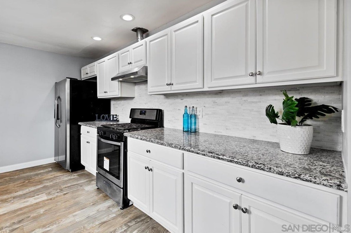 6210 Wunderlin Ave, San Diego CA  92114-2733 exterior