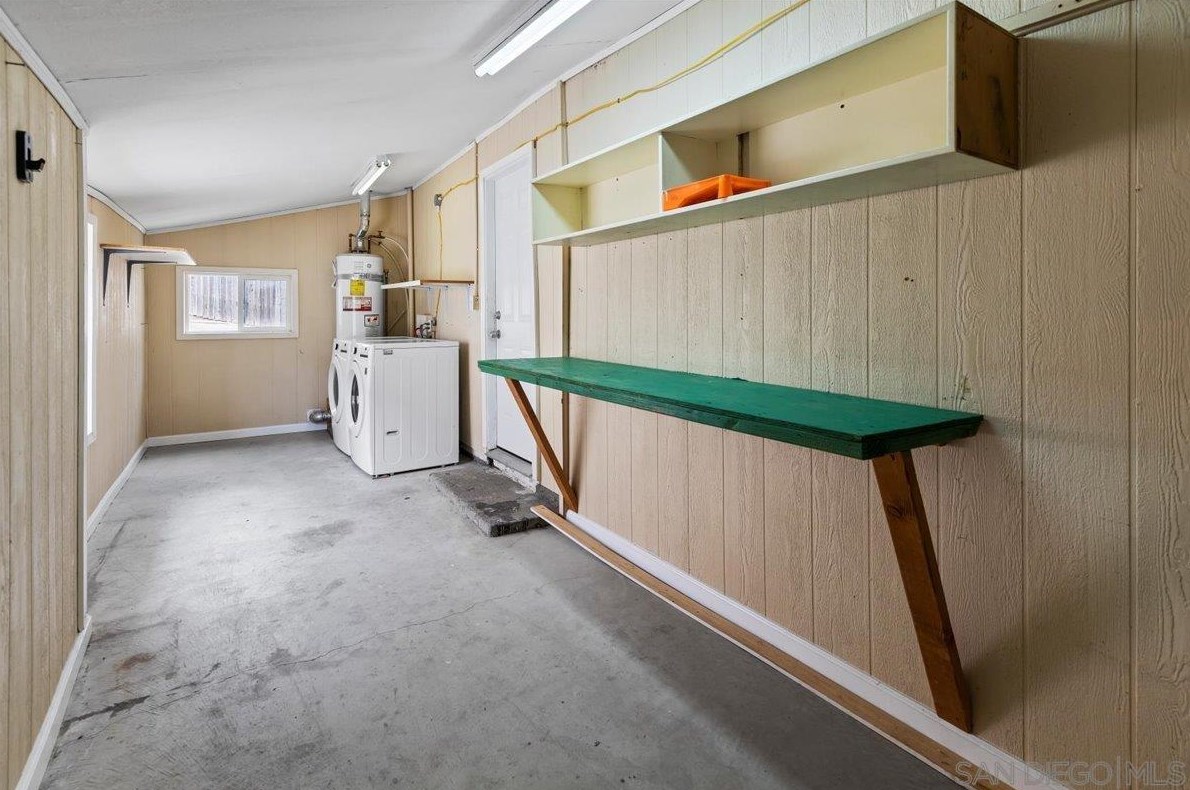 6210 Wunderlin Ave, San Diego CA  92114-2733 exterior