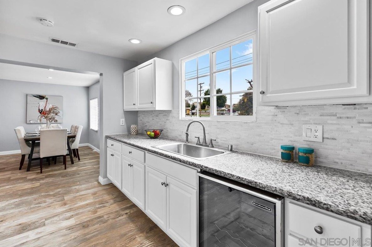 6210 Wunderlin Ave, San Diego CA  92114-2733 exterior