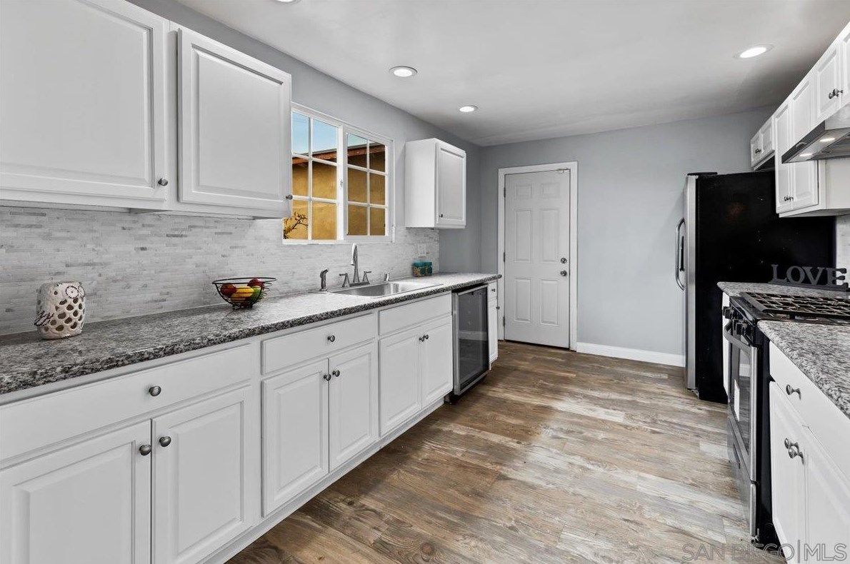 6210 Wunderlin Ave, San Diego CA  92114-2733 exterior