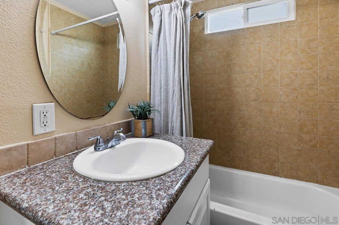 6210 Wunderlin Ave, San Diego CA  92114-2733 exterior