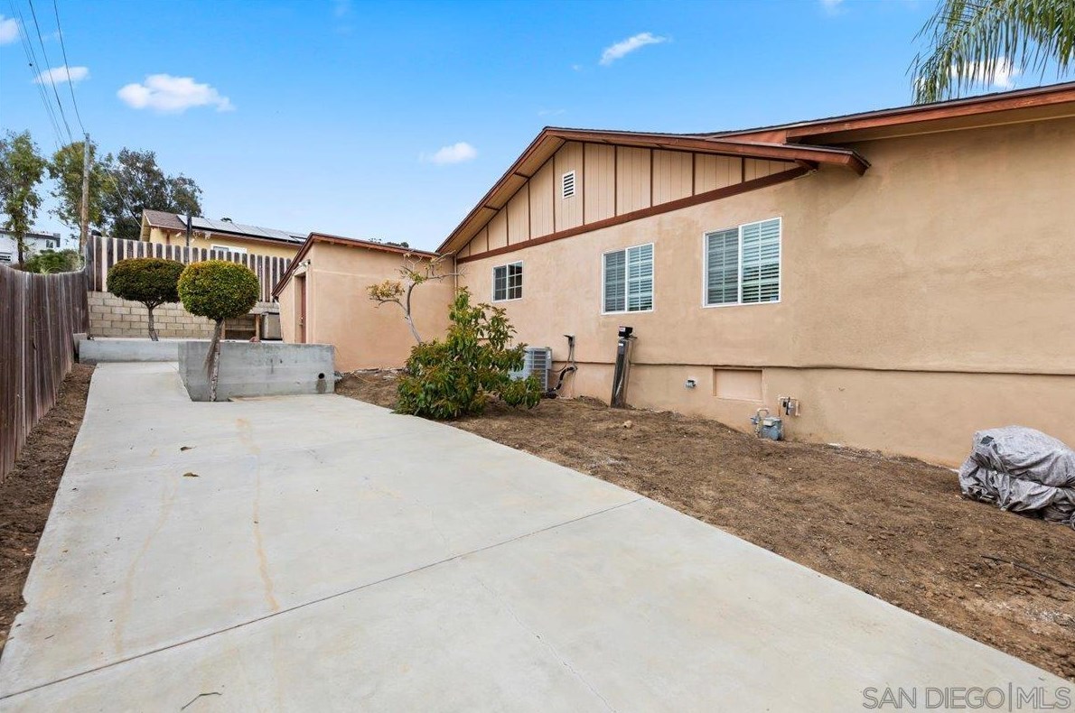 6210 Wunderlin Ave, San Diego CA  92114-2733 exterior