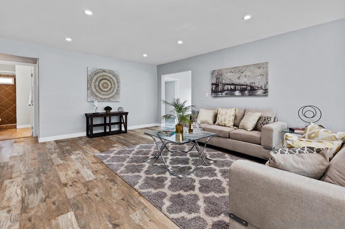 6210 Wunderlin Ave, San Diego CA  92114-2733 exterior