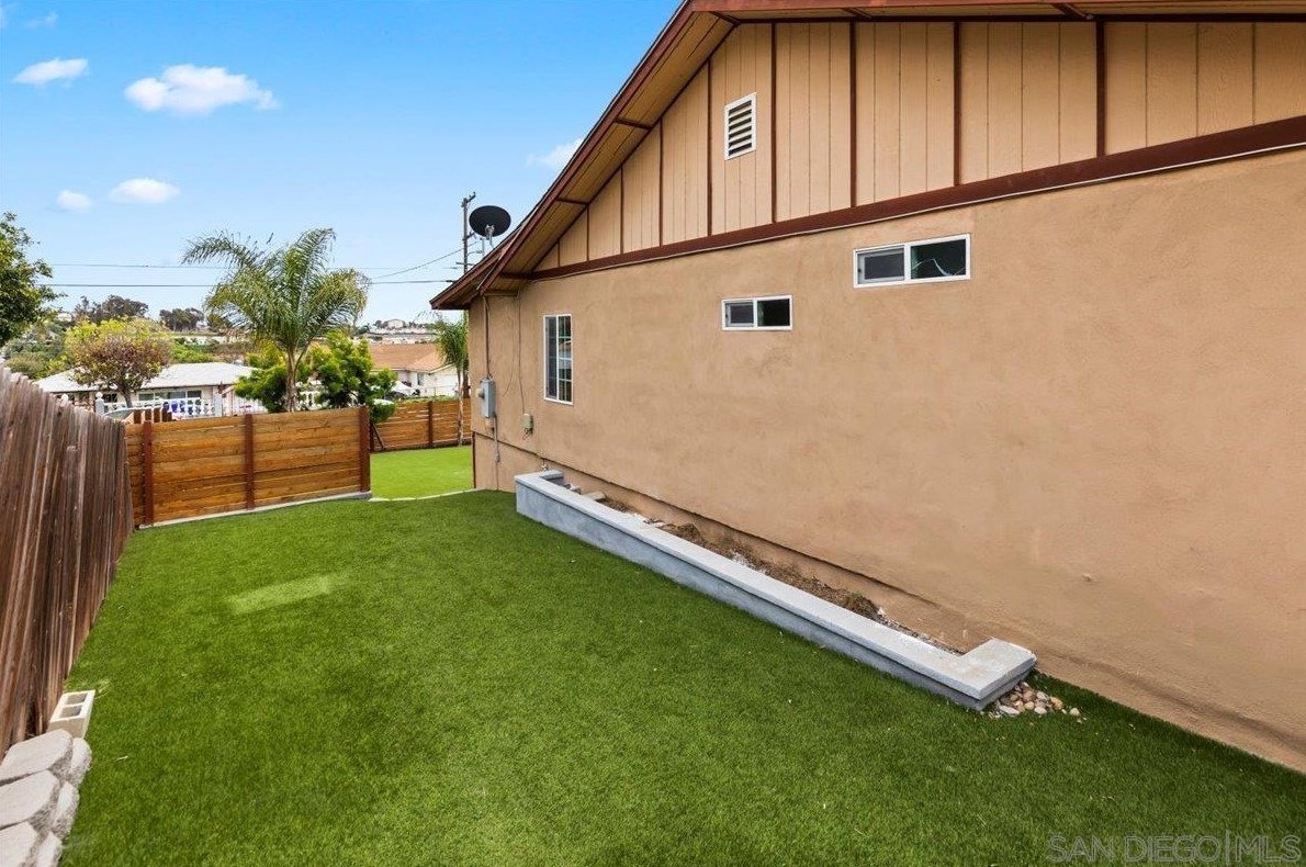 6210 Wunderlin Ave, San Diego CA  92114-2733 exterior