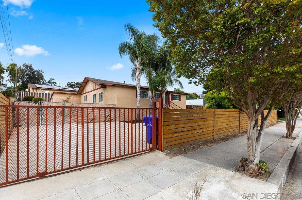 6210 Wunderlin Ave, San Diego CA  92114-2733 exterior