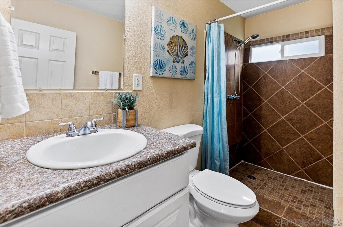 6210 Wunderlin Ave, San Diego CA  92114-2733 exterior