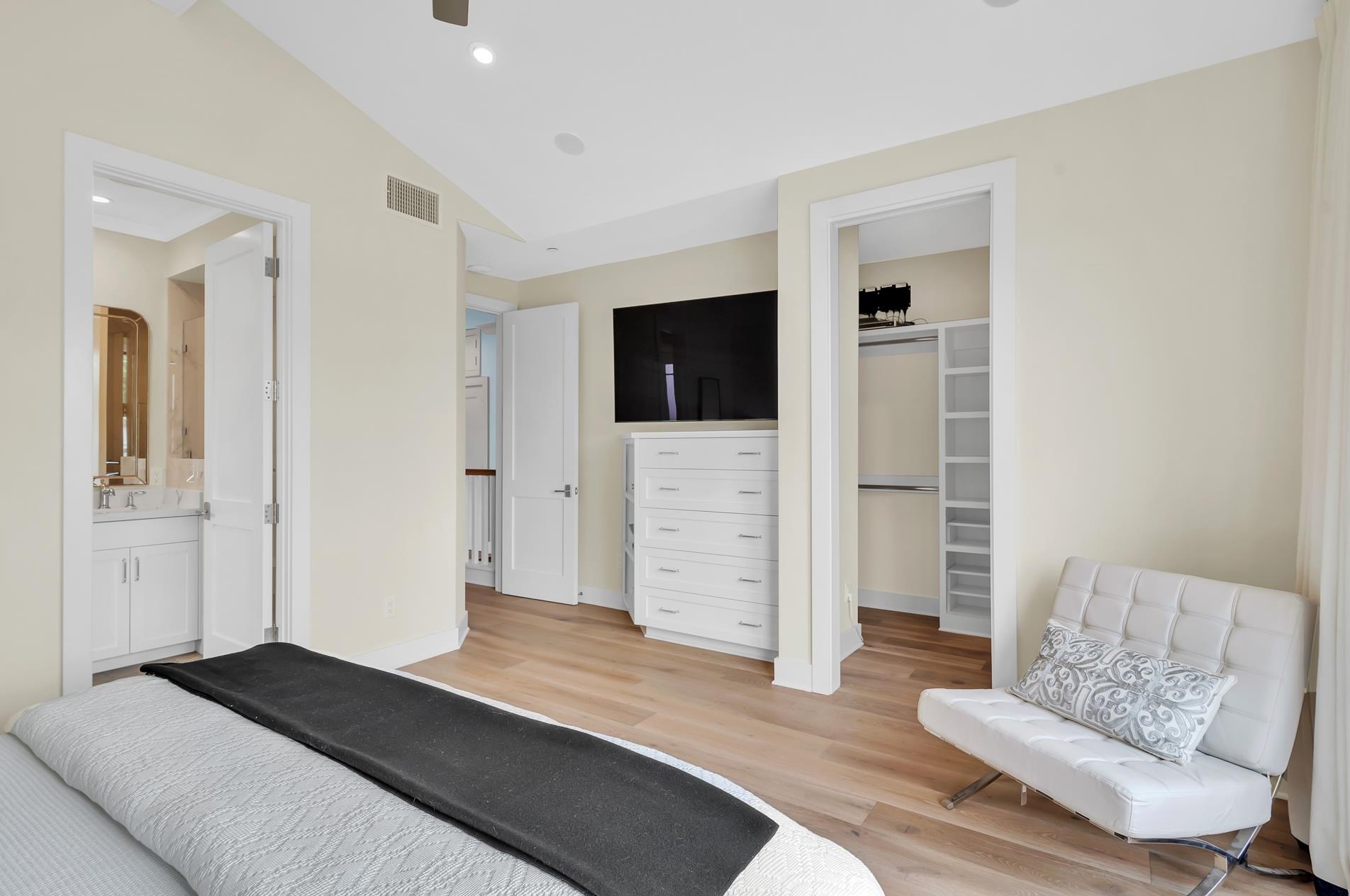 1119 9th St, San Diego CA 92118-2602 exterior