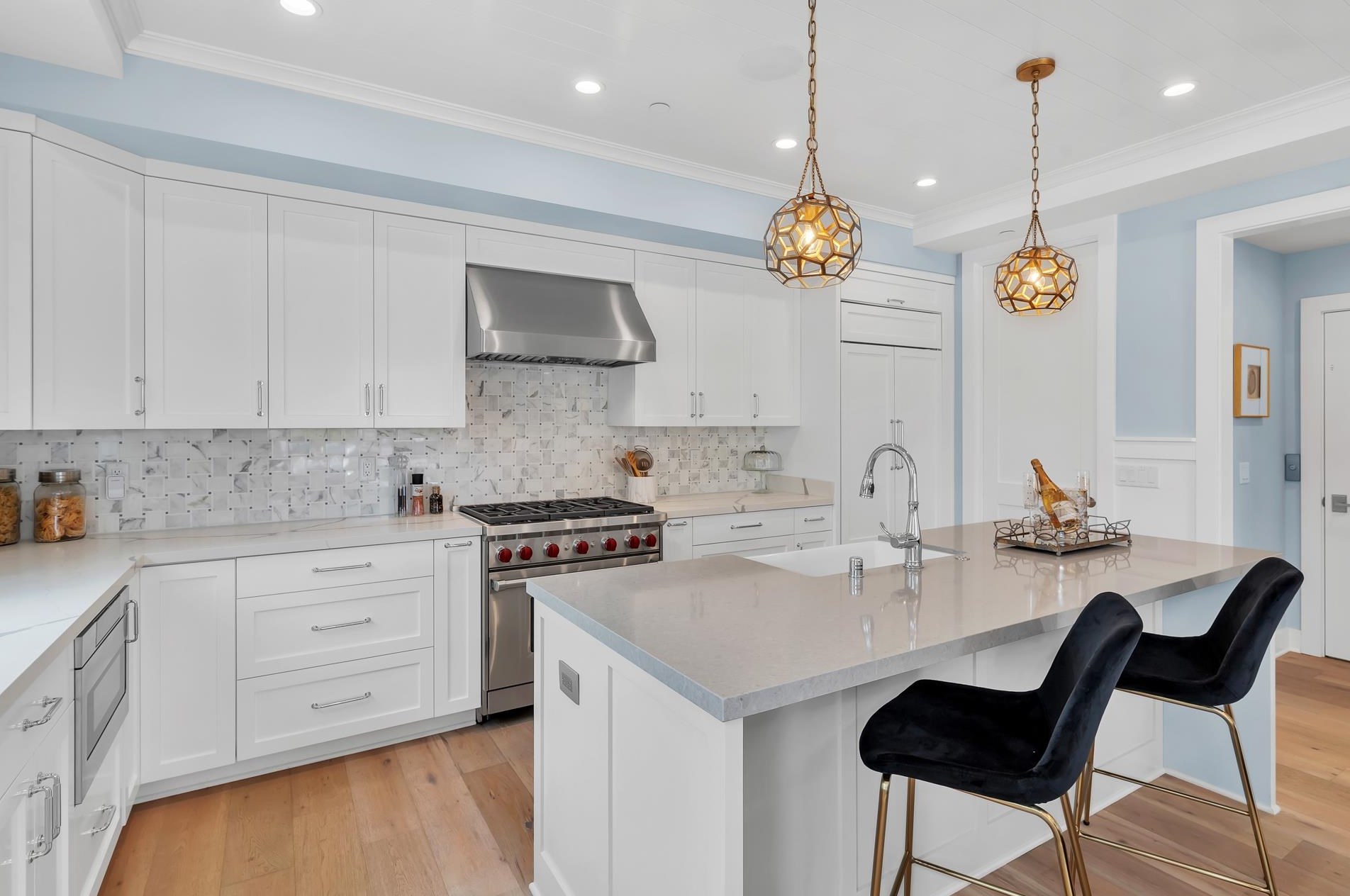 1119 9th St, San Diego CA 92118-2602 exterior