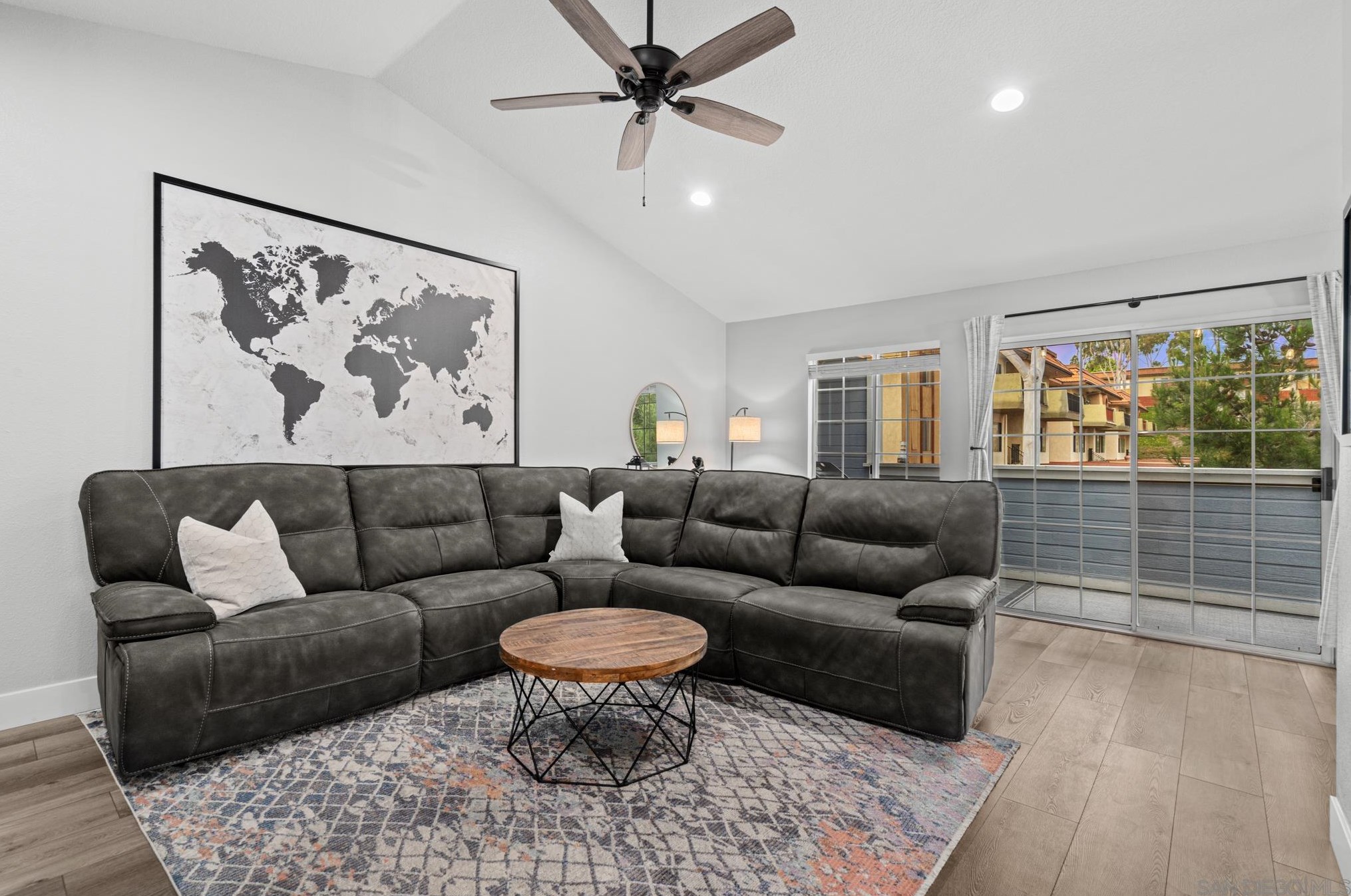 2058 Costa Vista Way, Oceanside CA  92054-6259 exterior