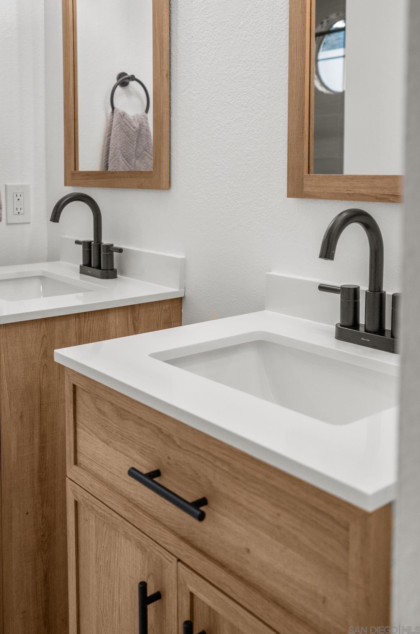 2058 Costa Vista Way, Oceanside CA  92054-6259 exterior