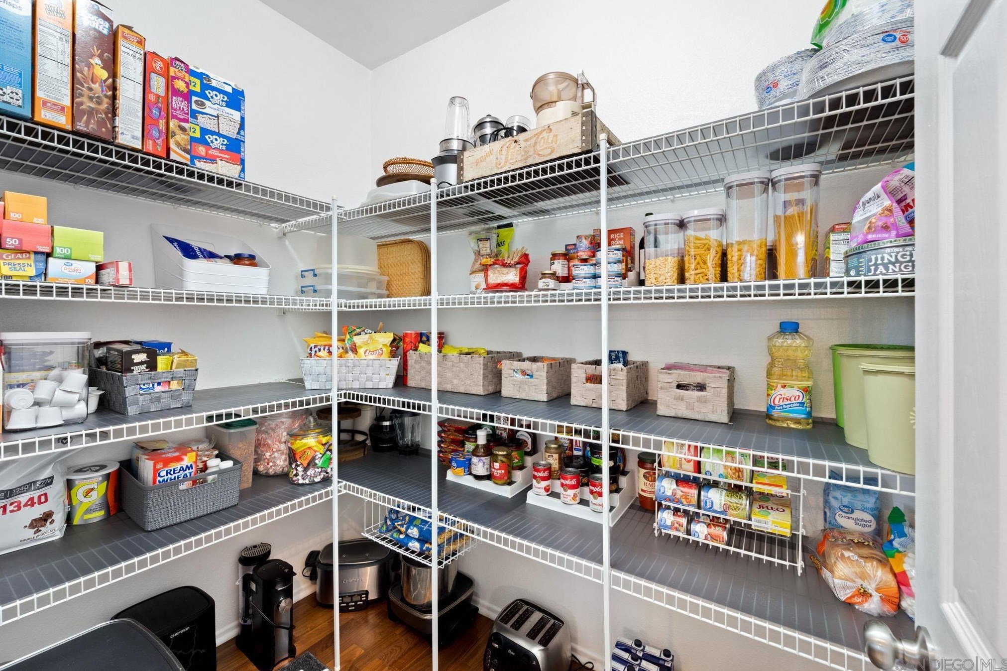 1288 Long View Dr, Chula Vista CA  91915-1661 exterior