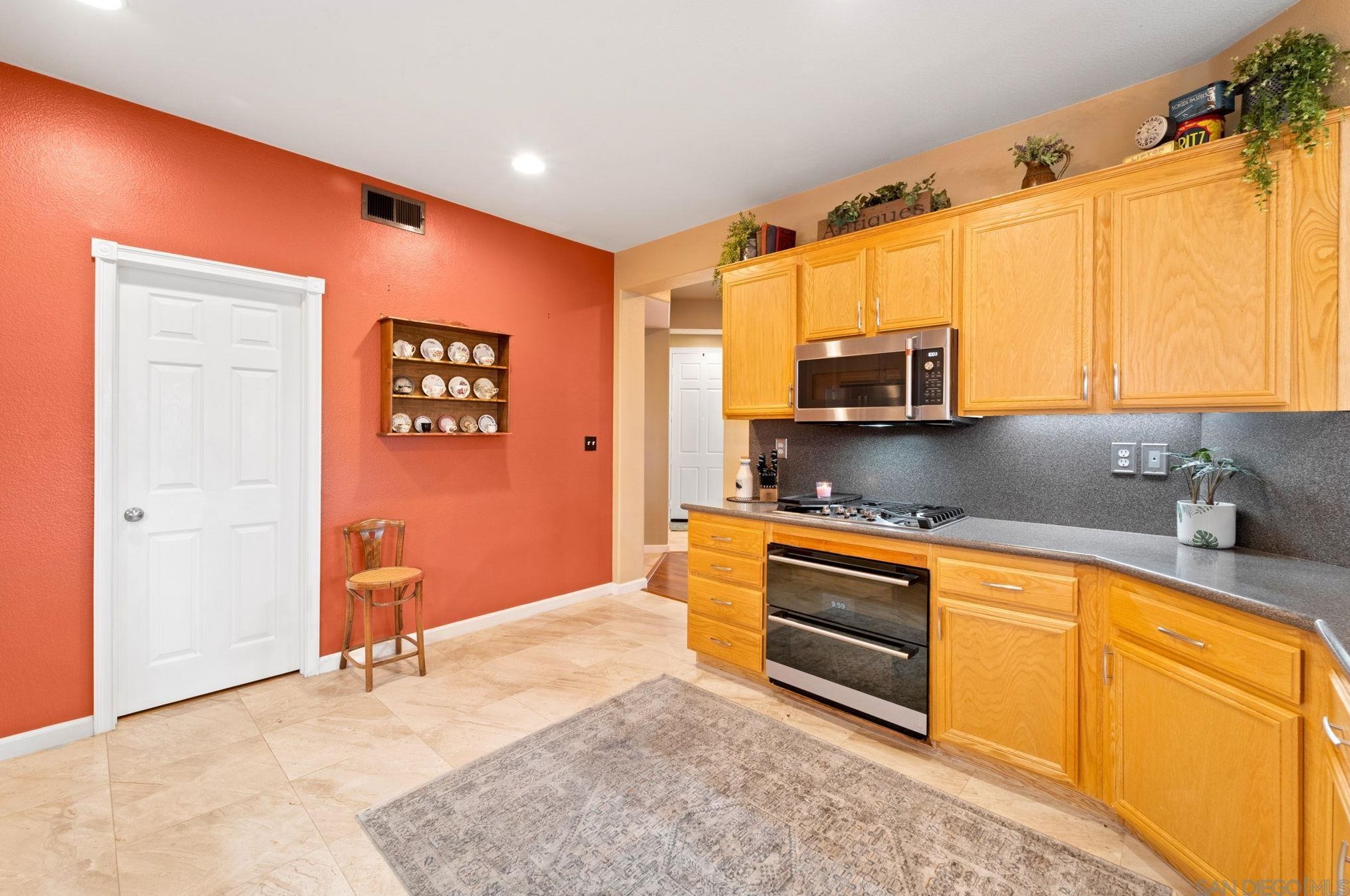 1288 Long View Dr, Chula Vista CA  91915-1661 exterior