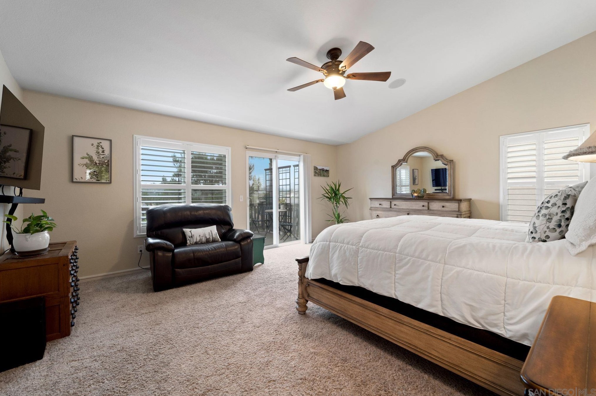 1288 Long View Dr, Chula Vista CA  91915-1661 exterior