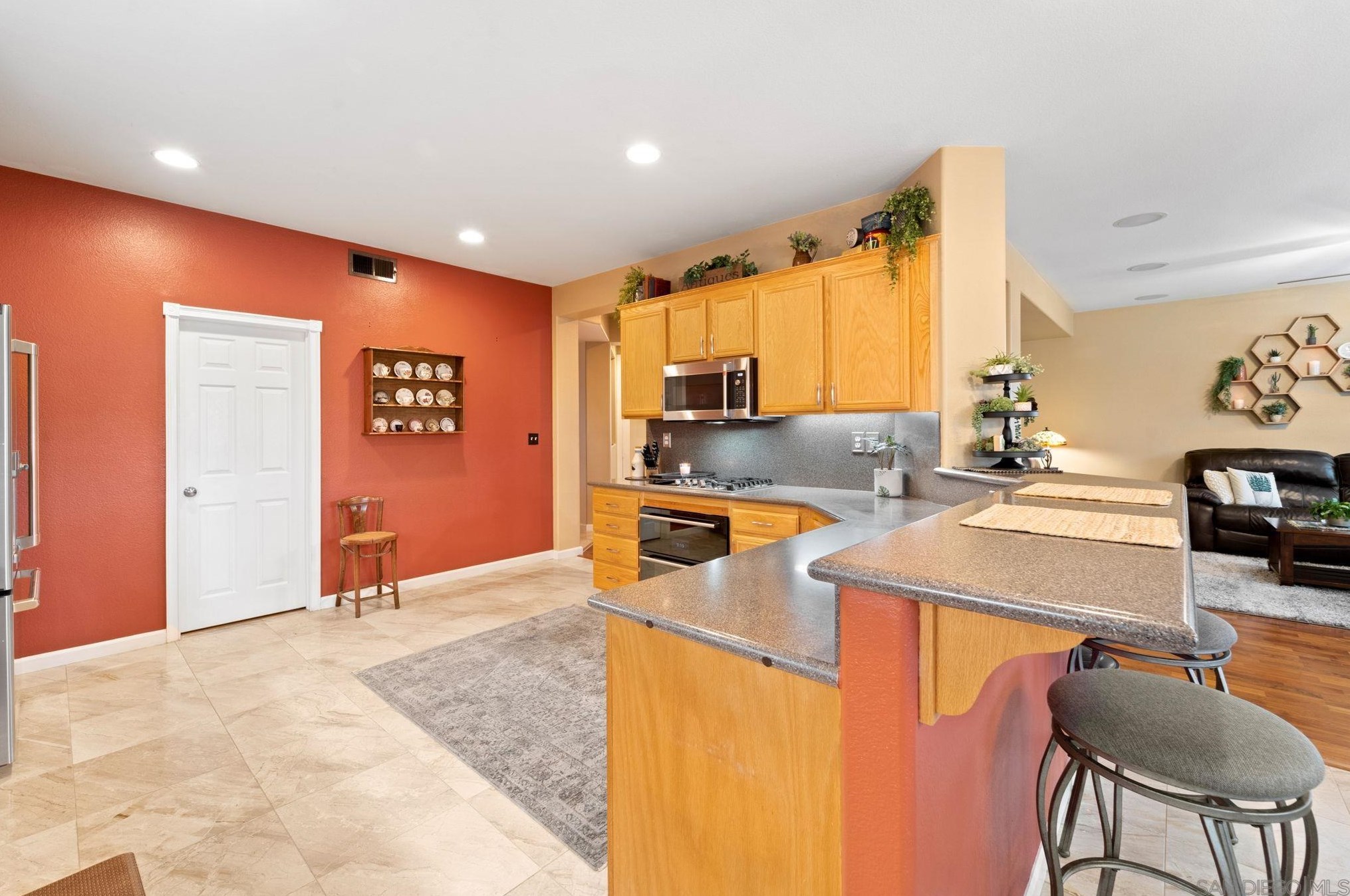 1288 Long View Dr, Chula Vista CA  91915-1661 exterior