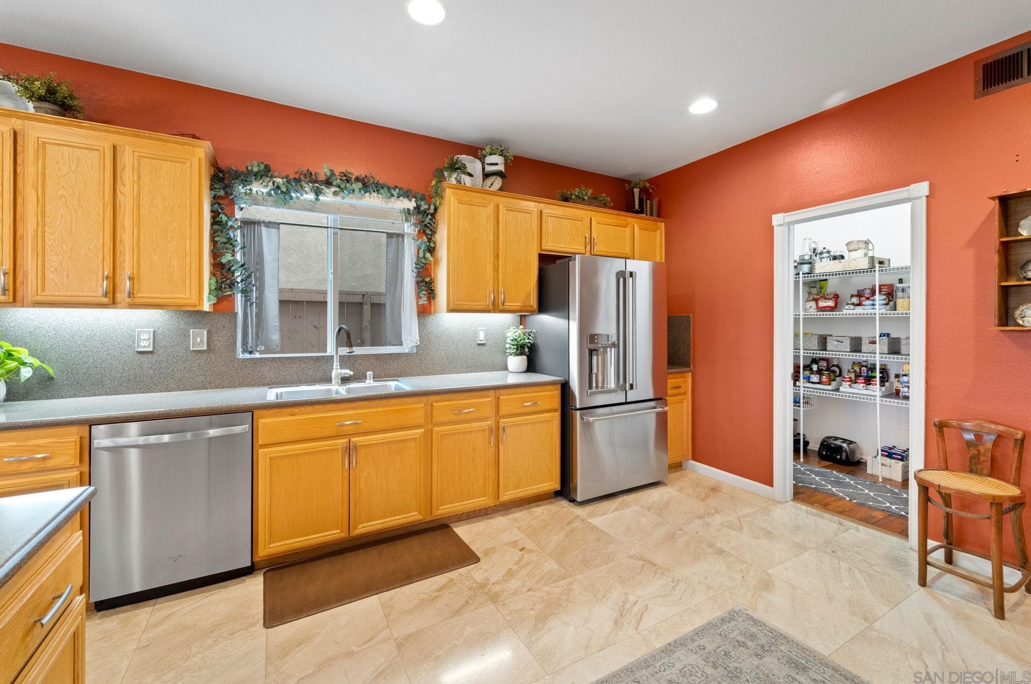 1288 Long View Dr, Chula Vista CA  91915-1661 exterior