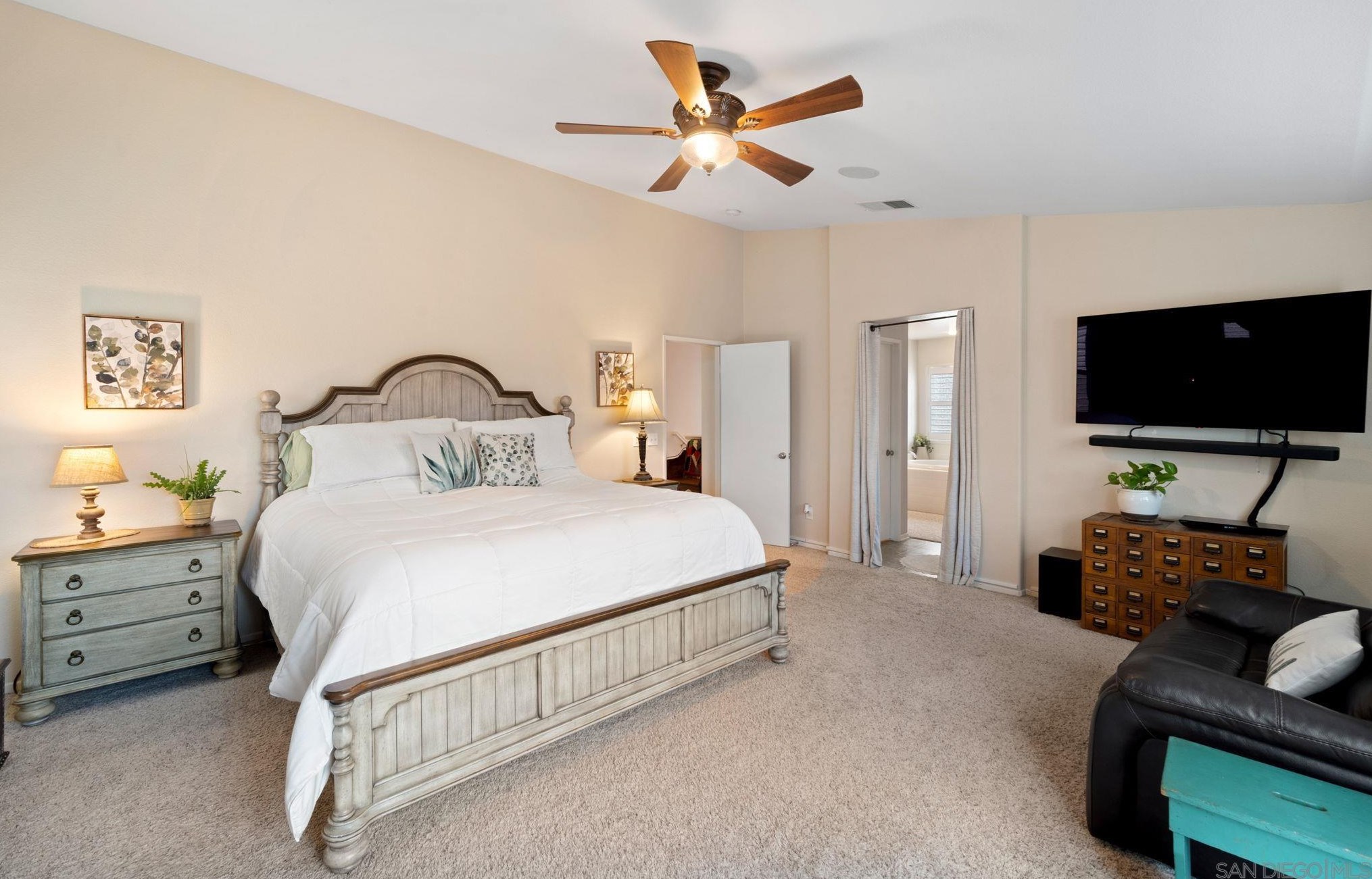 1288 Long View Dr, Chula Vista CA  91915-1661 exterior