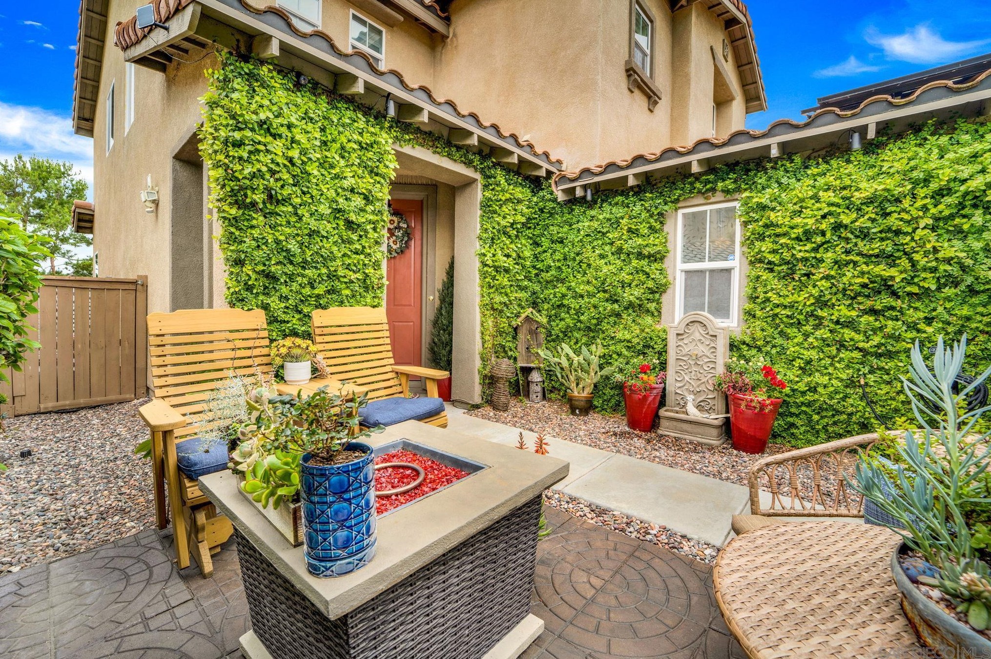 1288 Long View Dr, Chula Vista CA  91915-1661 exterior