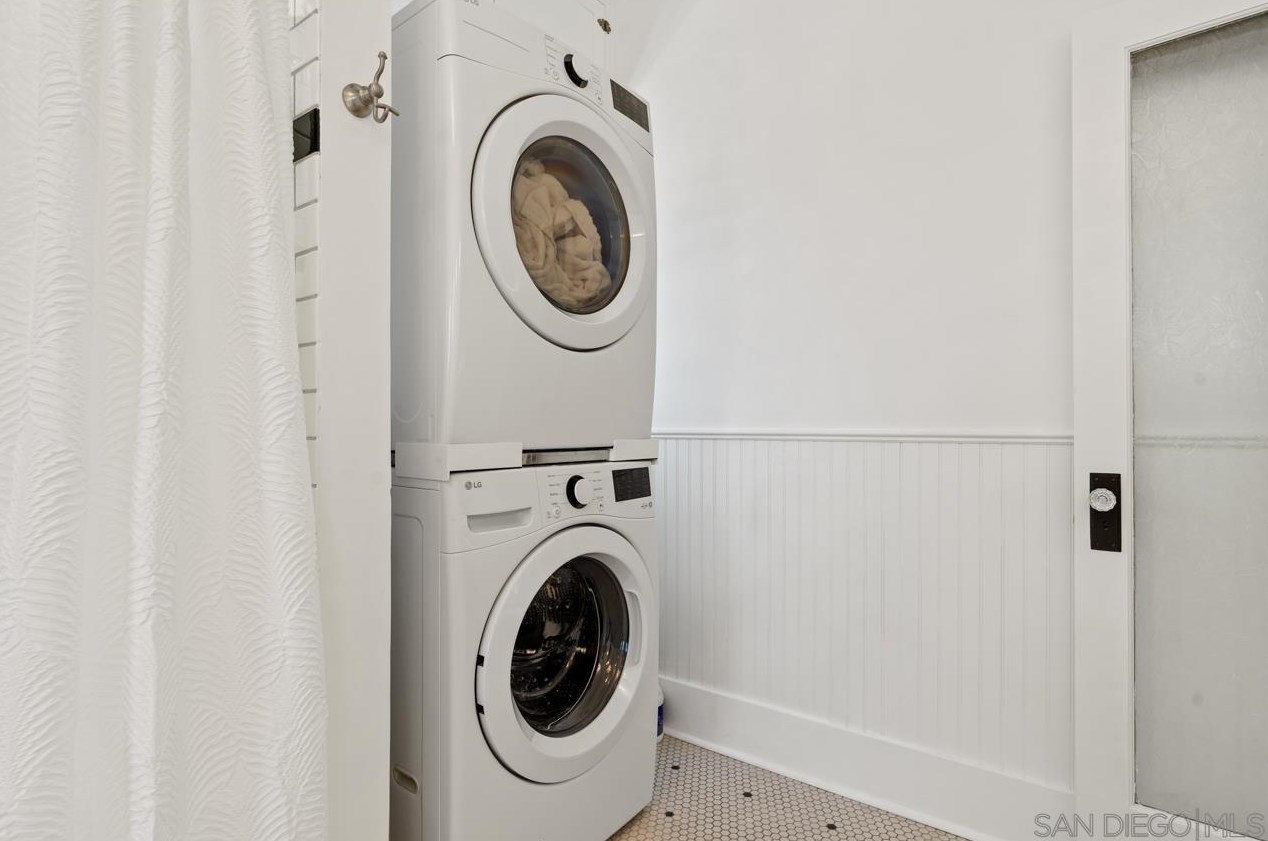 2527 Meade Ave, San Diego CA  92116-2951 exterior