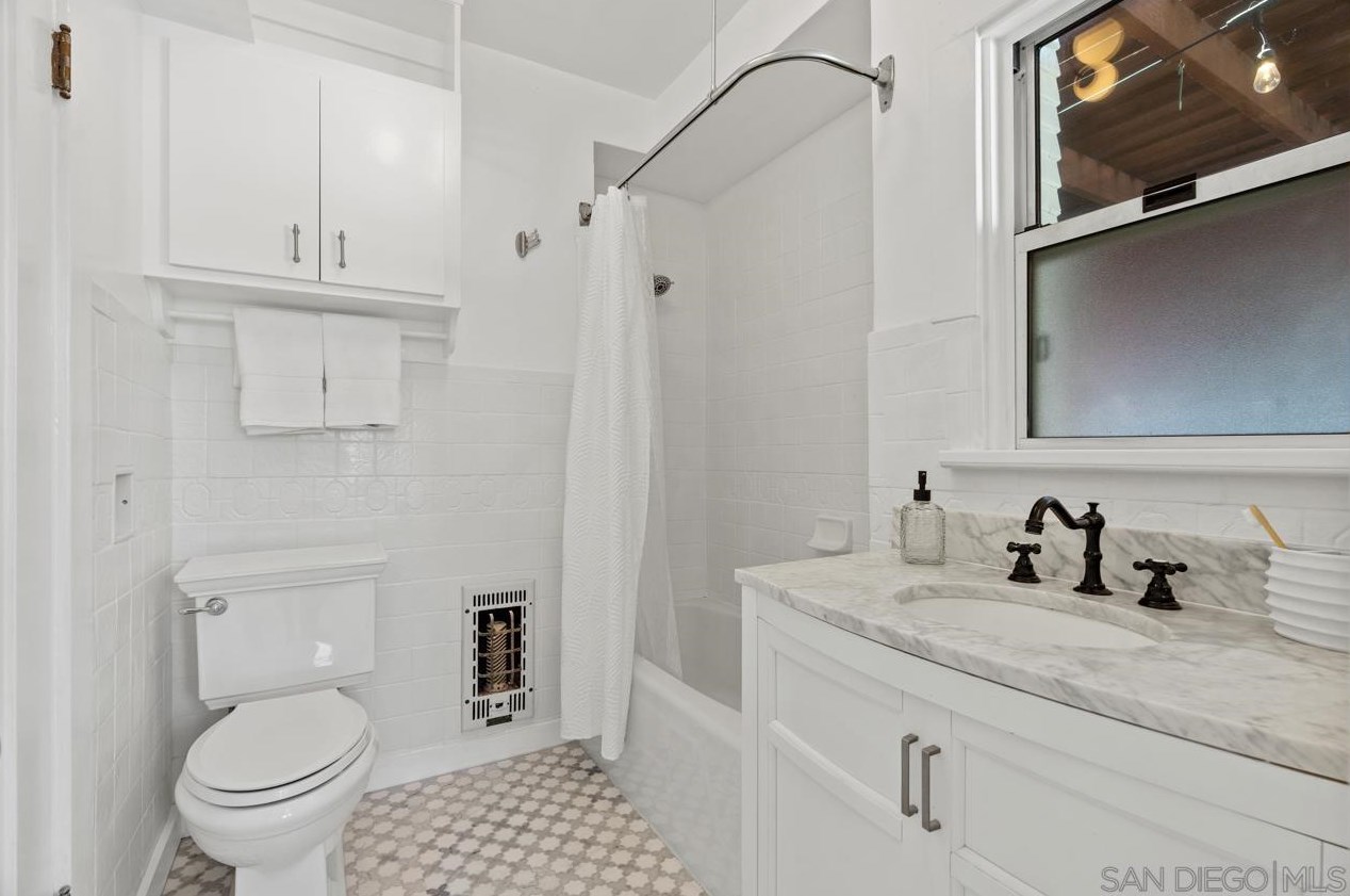 2527 Meade Ave, San Diego CA  92116-2951 exterior