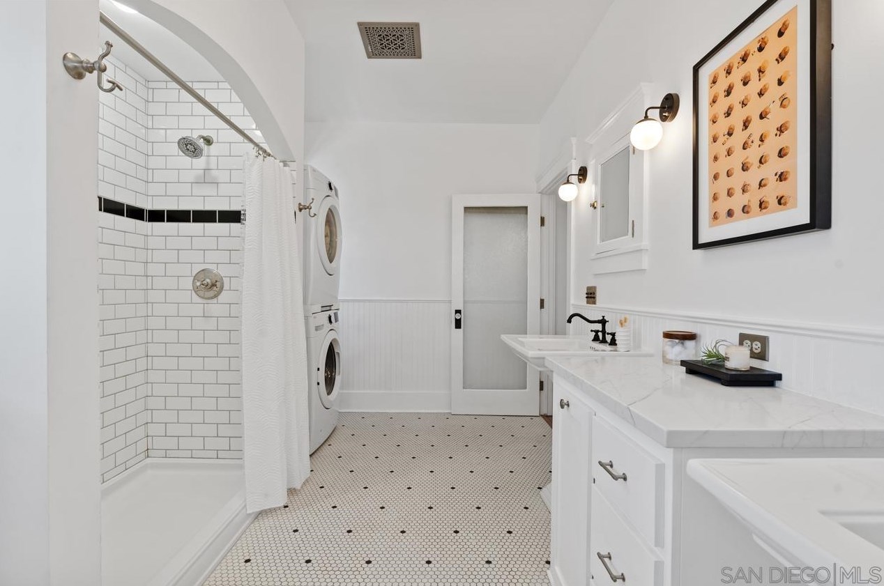 2527 Meade Ave, San Diego CA  92116-2951 exterior