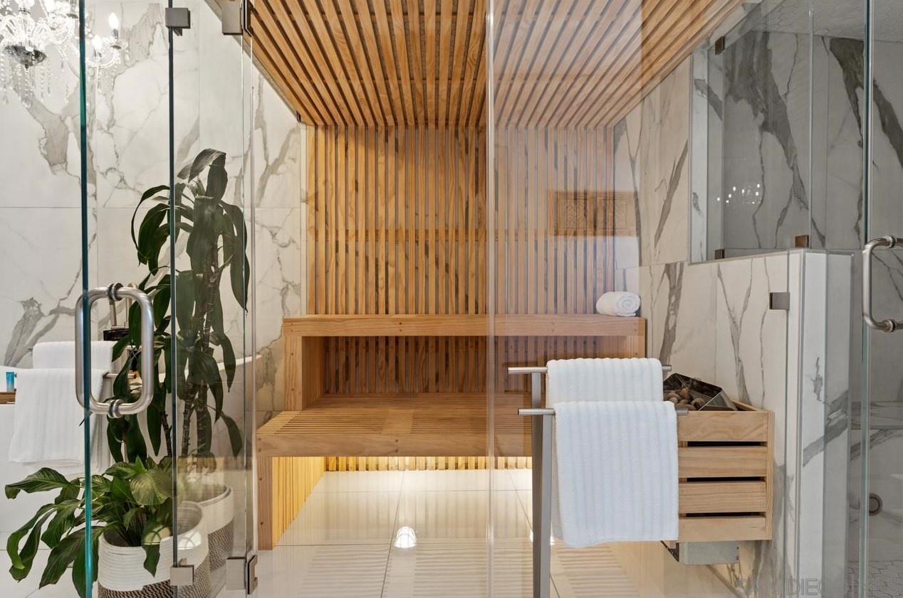 2527 Meade Ave, San Diego CA  92116-2951 exterior