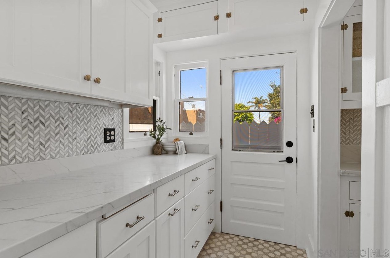 2527 Meade Ave, San Diego CA  92116-2951 exterior