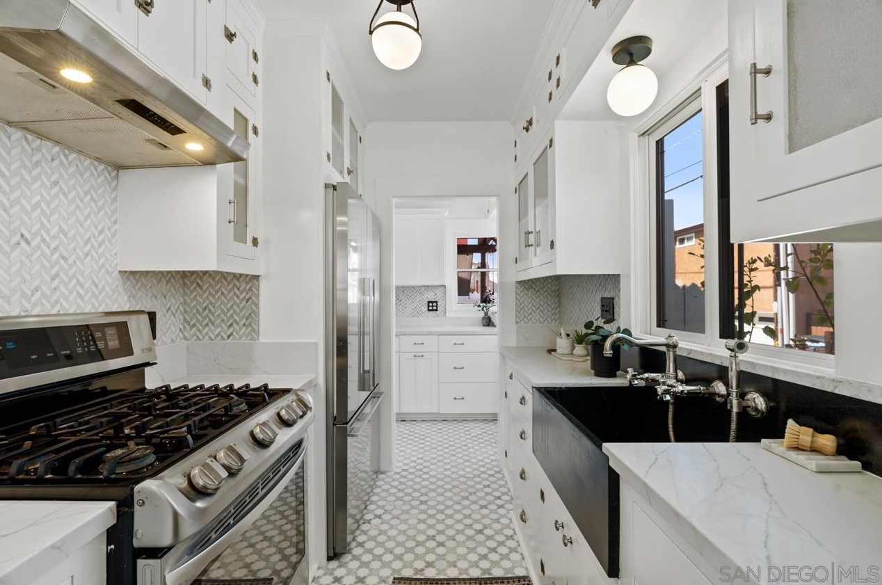 2527 Meade Ave, San Diego CA  92116-2951 exterior