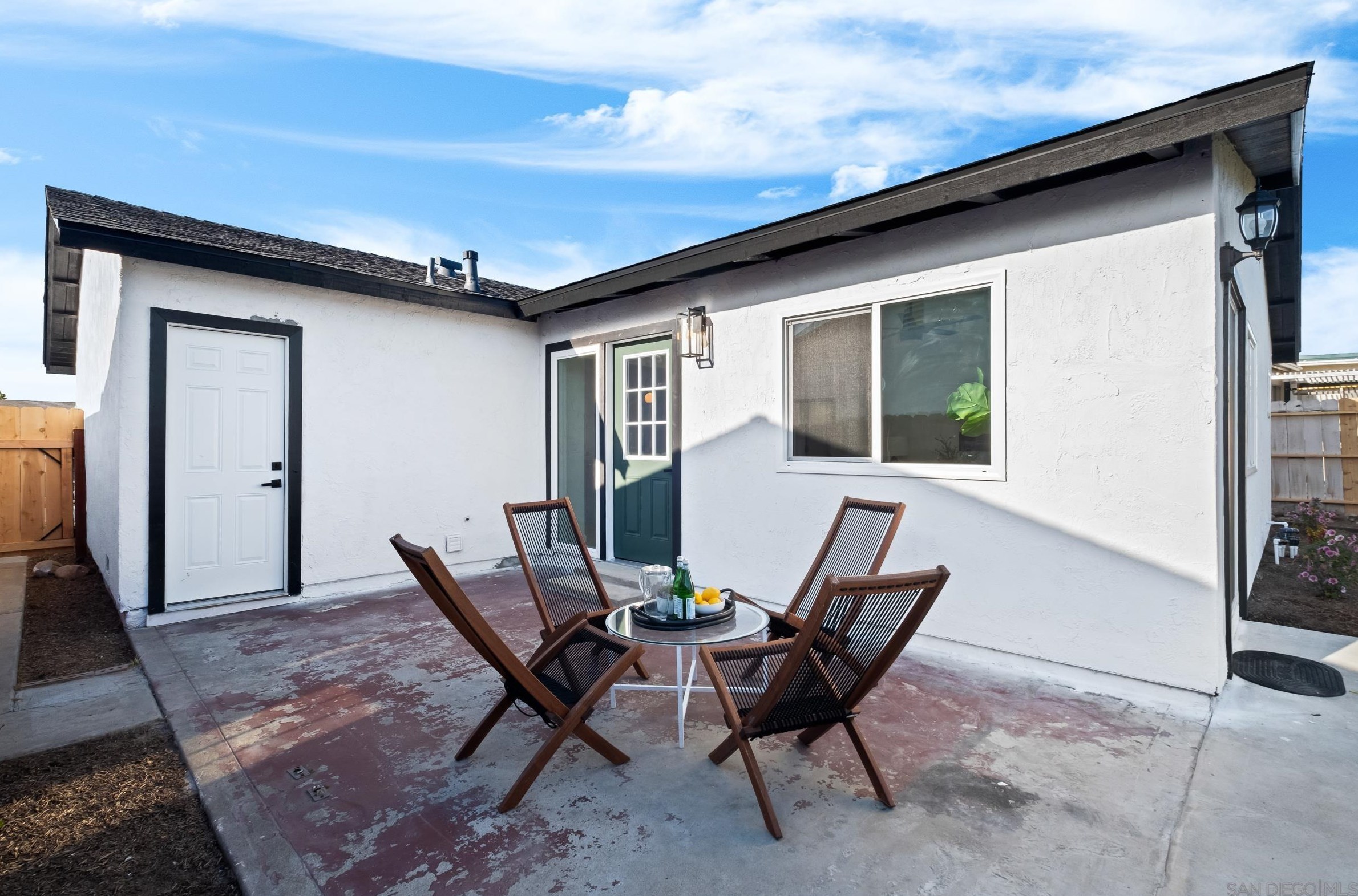 8685 Hebrides Dr, San Diego CA 92126-3314 exterior