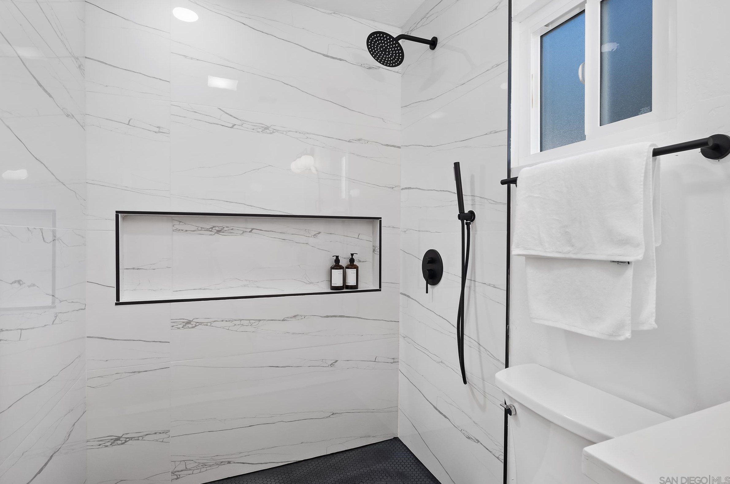 8685 Hebrides Dr, San Diego CA 92126-3314 exterior