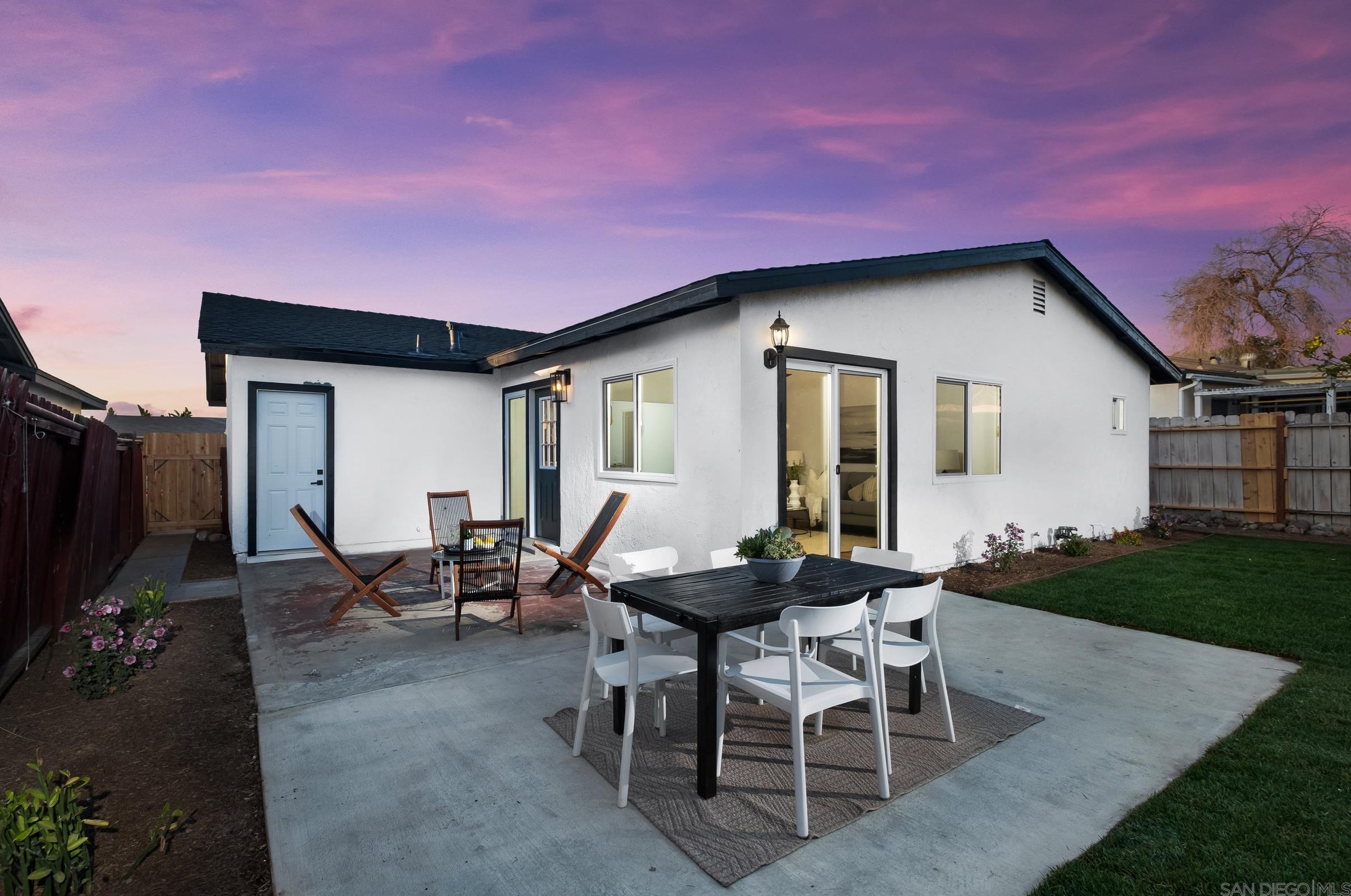 8685 Hebrides Dr, San Diego CA 92126-3314 exterior