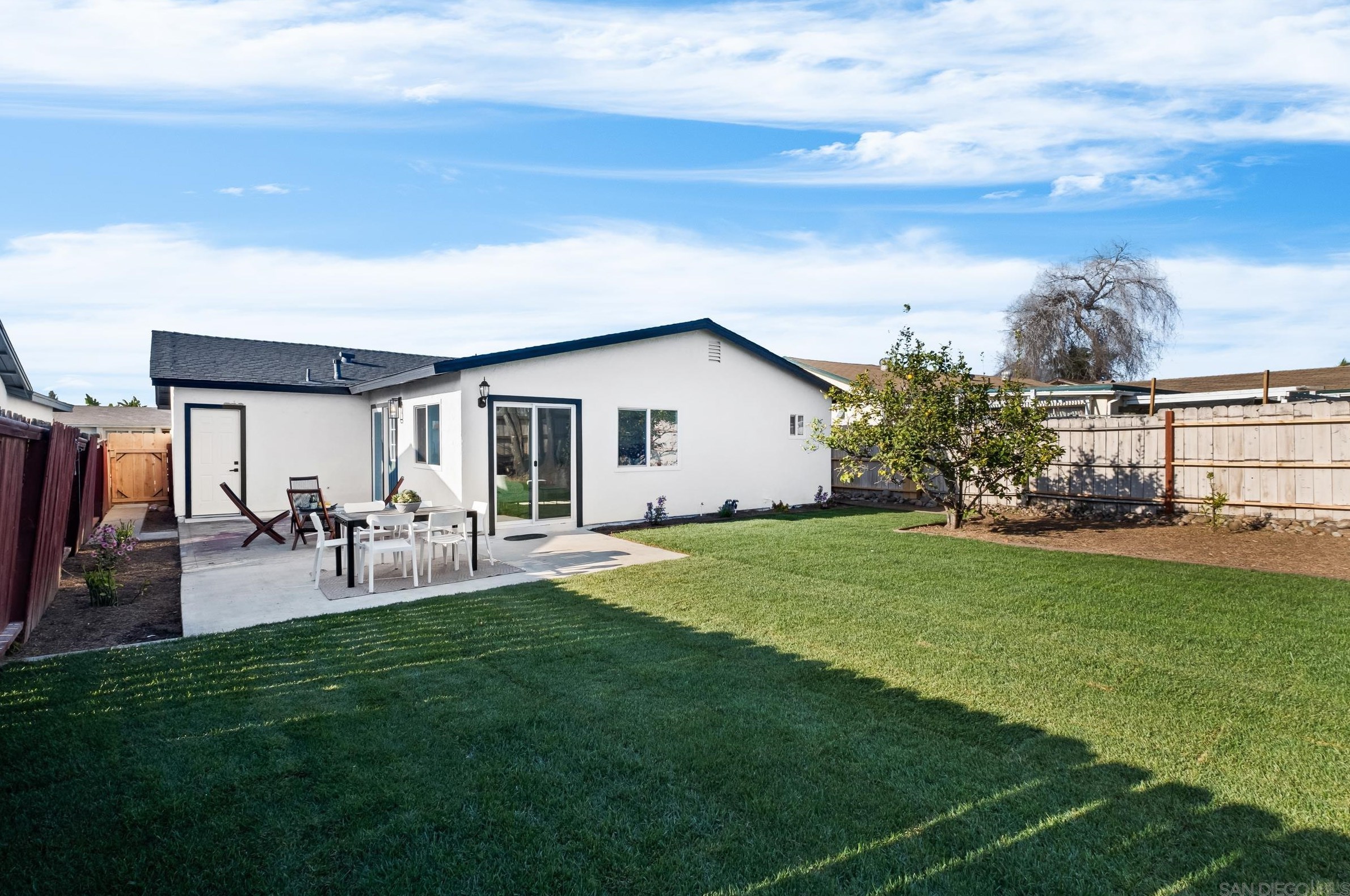 8685 Hebrides Dr, San Diego CA 92126-3314 exterior